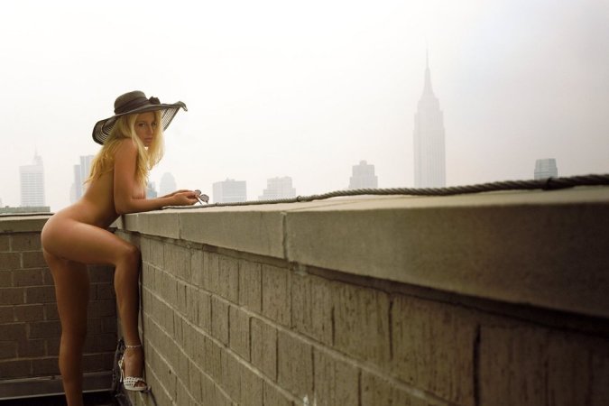 Camille Donatacci – naked on the roof of a building photo 5