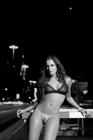 Juliana Goes – Hot model's ideal body photo 8