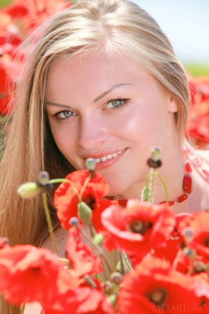 Alessandra A – Girl in a flower field photo 4