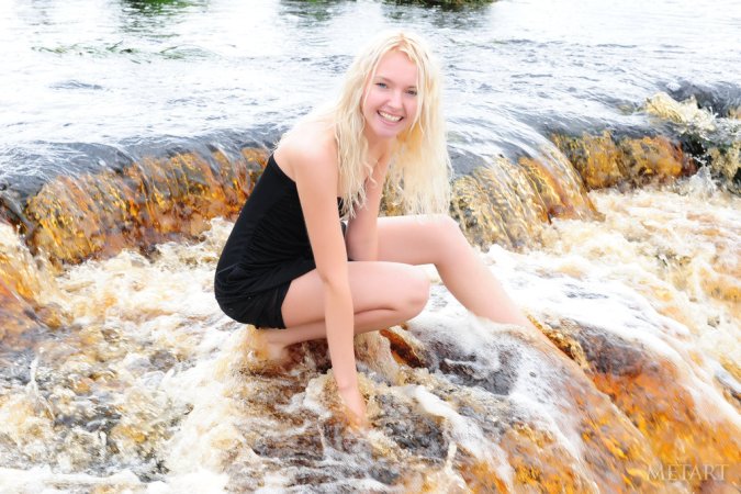 Aleksa A – Playing in the river photo 9
