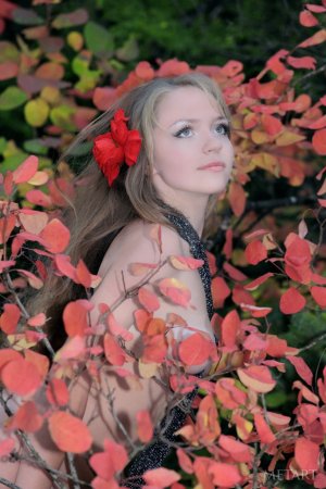 Manilla A – Hottie plays with fresh flowers photo 2
