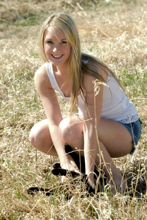 Jewel A – Blonde in the street photo 1