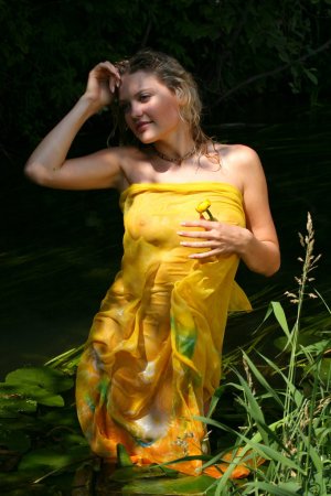 Valentina A – Hottie masturbates in garden photo 1