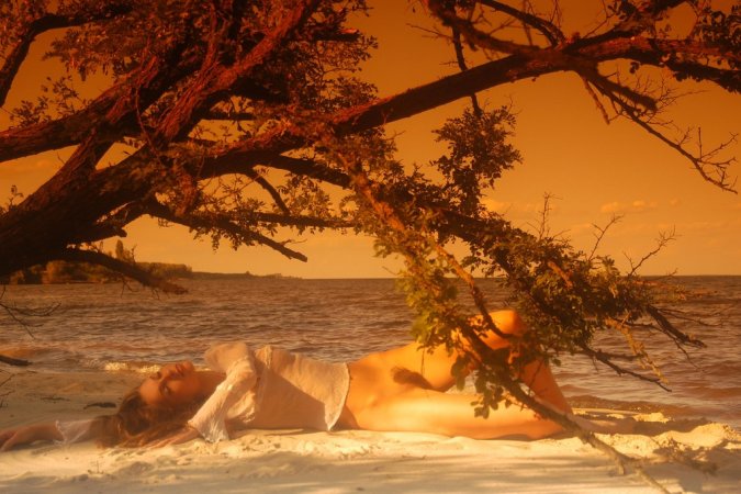 Vika Ac – Solo on the beach photo 1