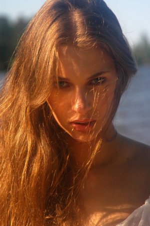 Vika Ac – Solo on the beach photo 15
