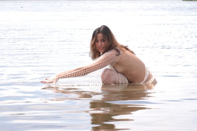 Christina A – Hottie poses in seaweeds. photo 1