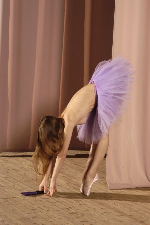 Jasmine A – Ballet expert showing off photo 3