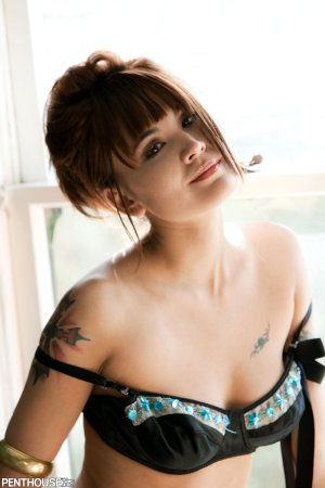 Kymberly Jane – Bouncing on the bed naked photo 3